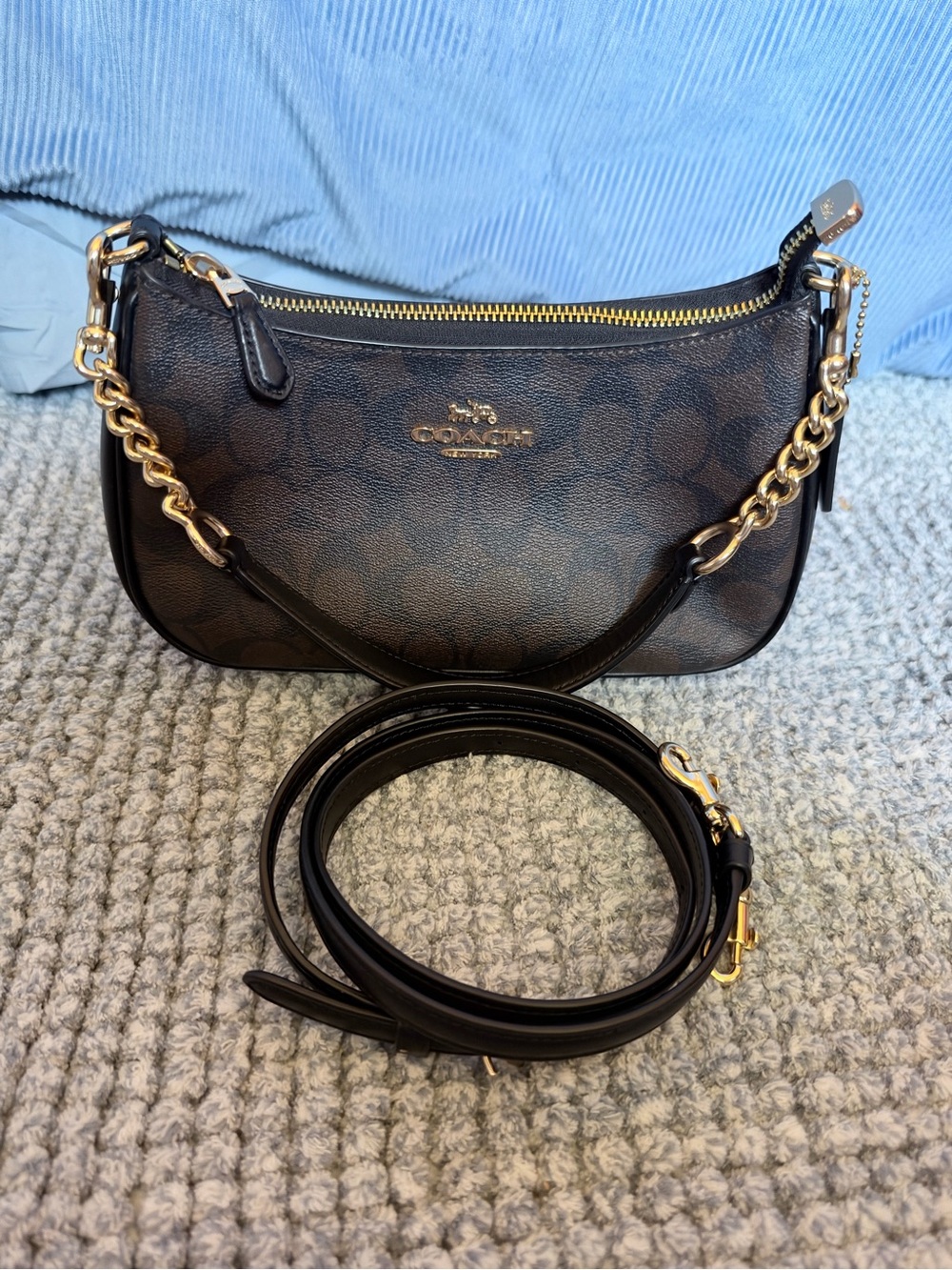 Coach Teri shoulder bag signature canvas